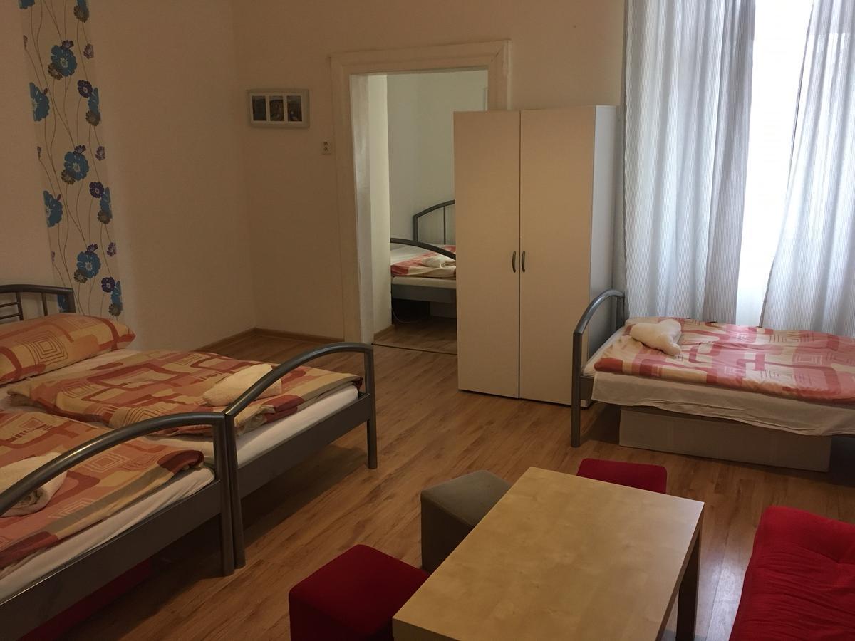 Pension Tara Praag Buitenkant foto