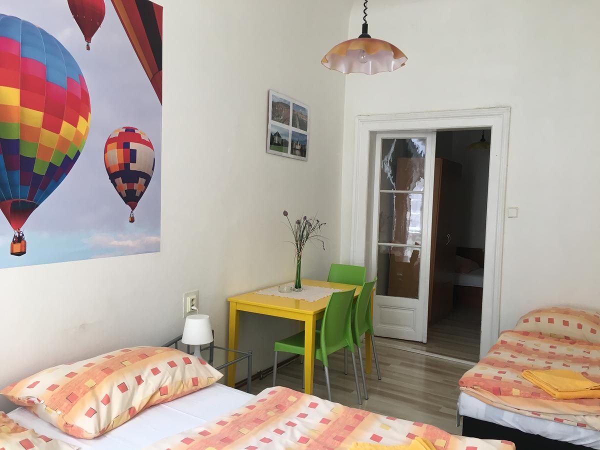 Pension Tara Praag Buitenkant foto