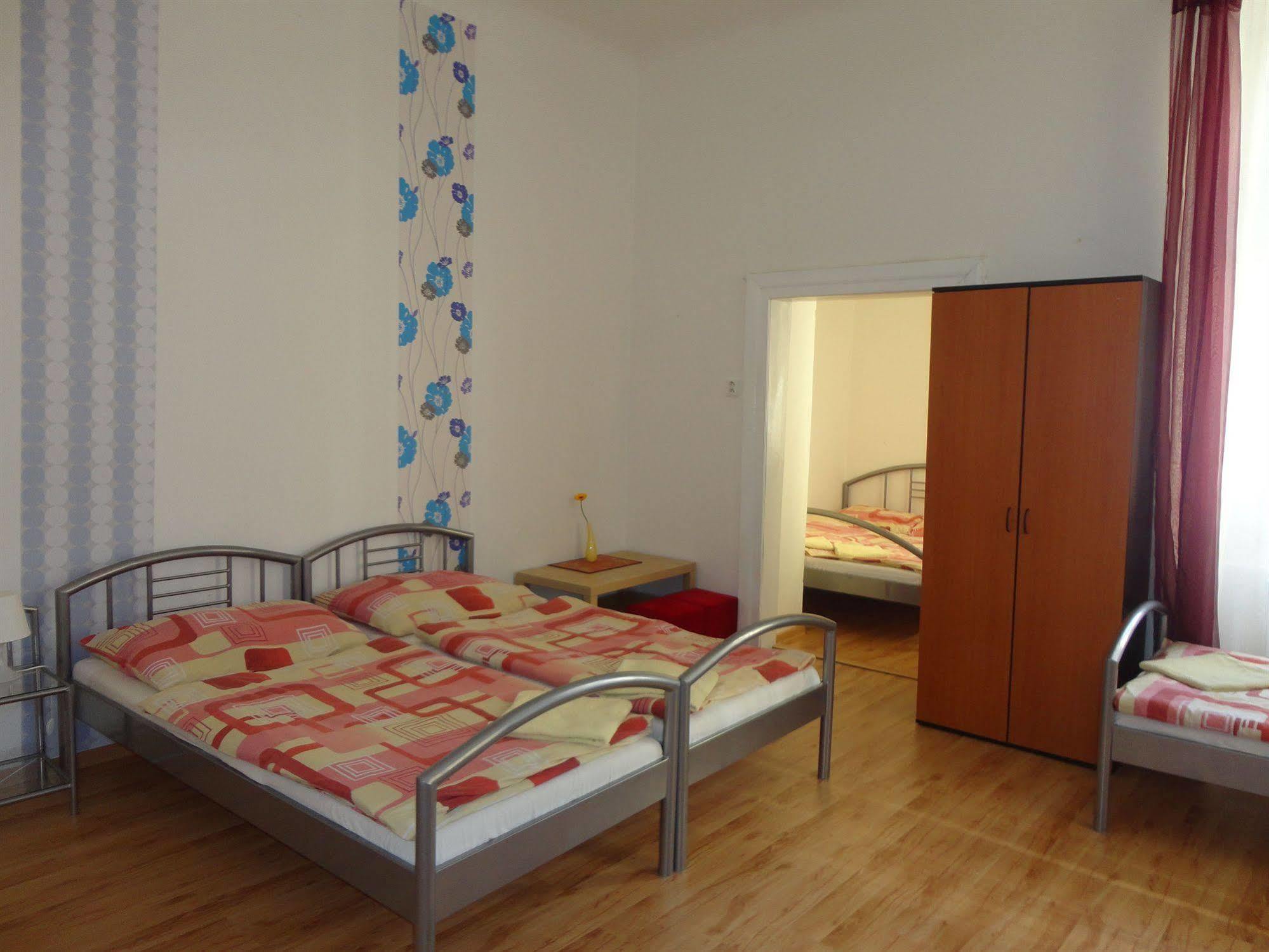 Pension Tara Praag Buitenkant foto