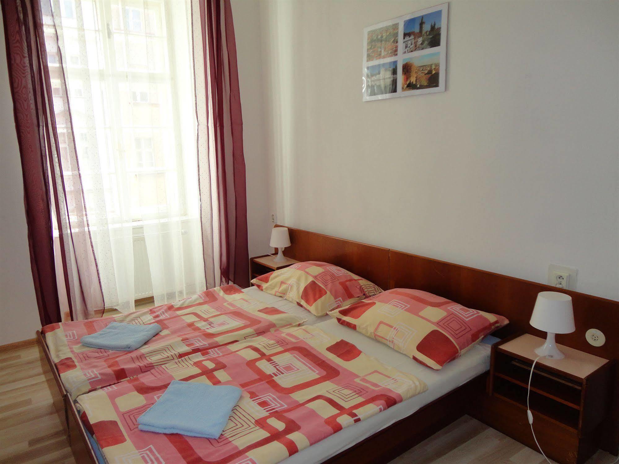 Pension Tara Praag Buitenkant foto