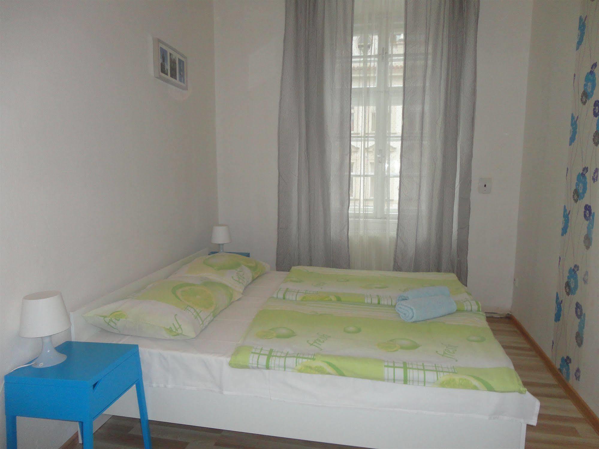 Pension Tara Praag Buitenkant foto