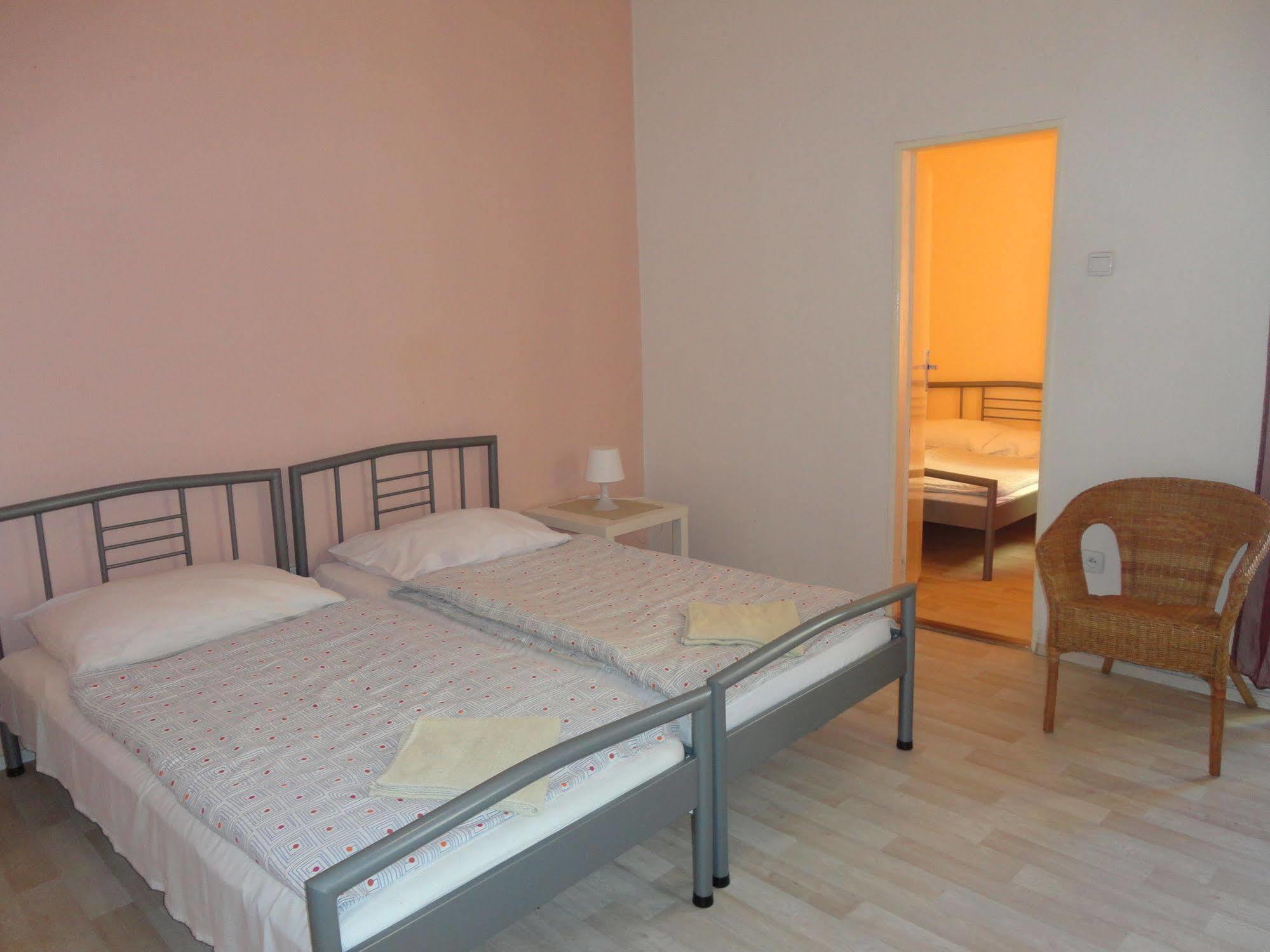 Pension Tara Praag Buitenkant foto