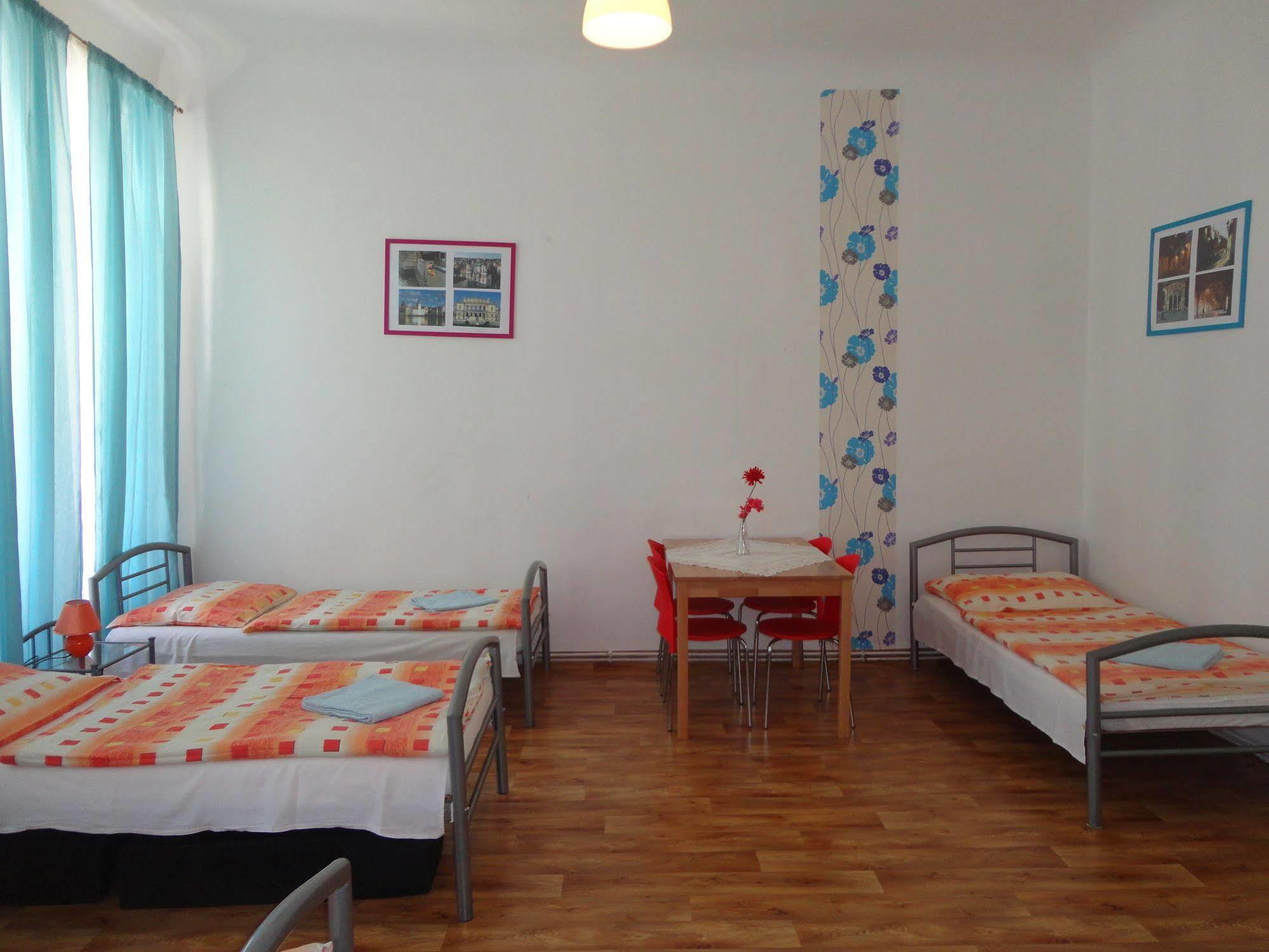 Pension Tara Praag Buitenkant foto