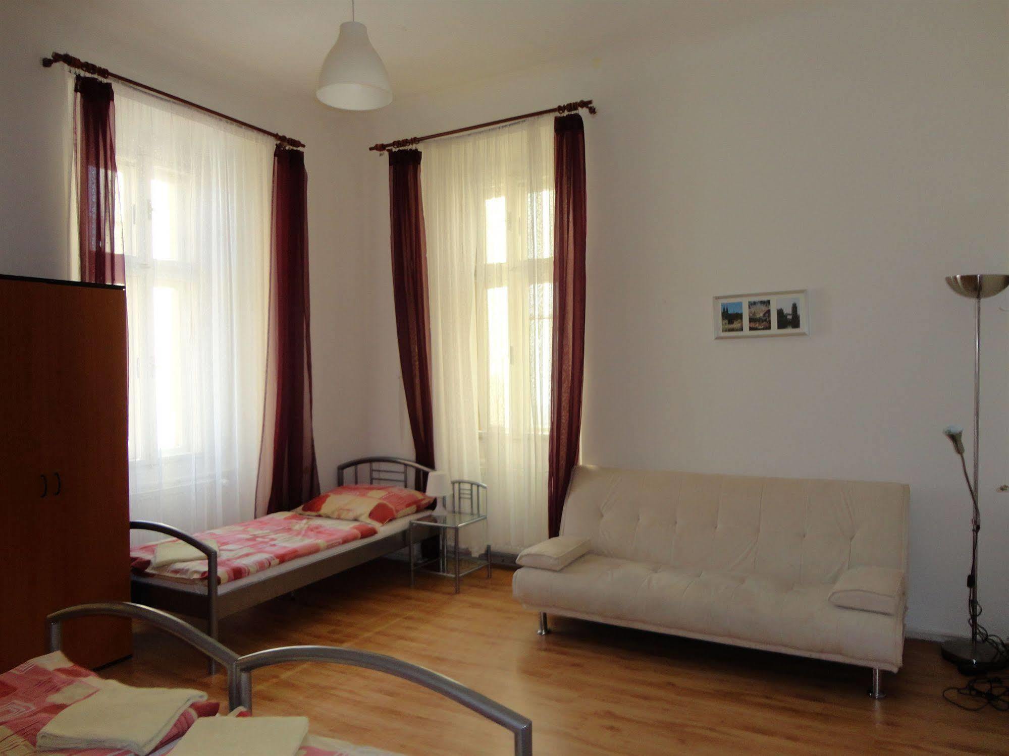 Pension Tara Praag Buitenkant foto