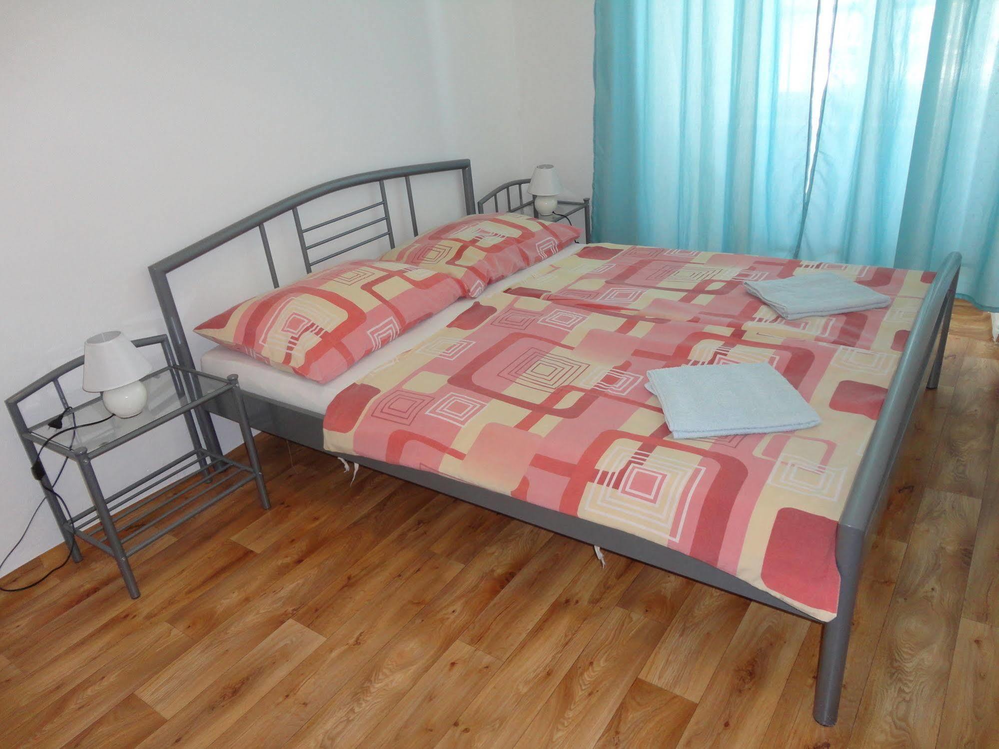 Pension Tara Praag Buitenkant foto